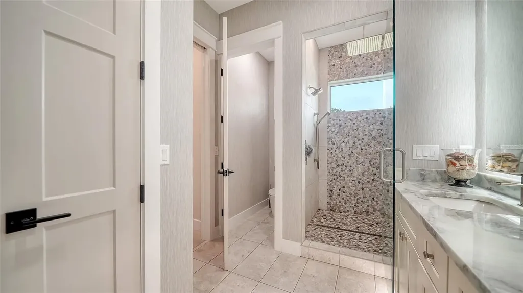 5930 Briarwood Avenue Sarasota FL 34231