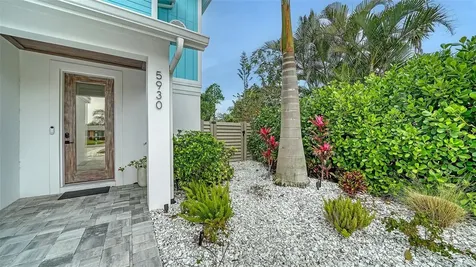 5930 Briarwood Avenue Sarasota FL 34231