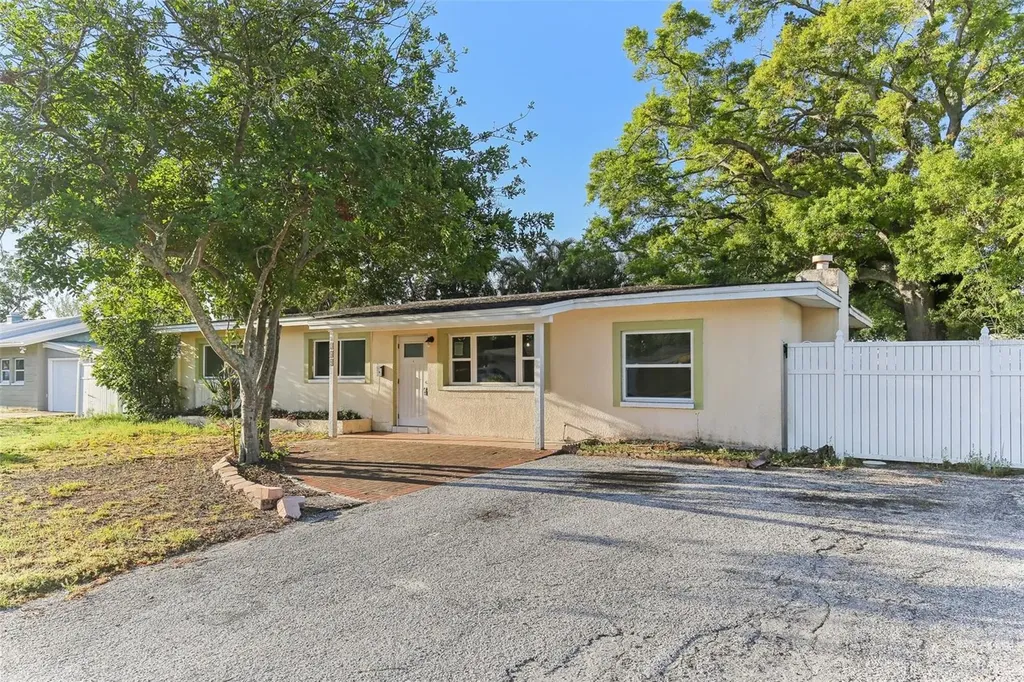 230 Davison Avenue NE St Petersburg FL 33703