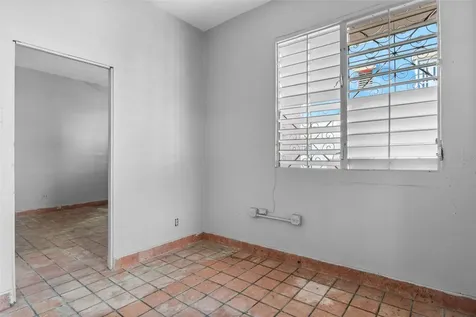 172 Calle Luis Barreras Cayey PR 00736