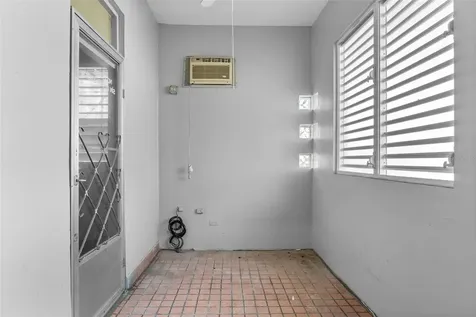 172 Calle Luis Barreras Cayey PR 00736