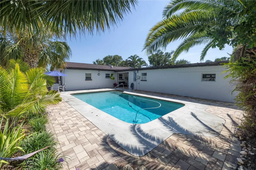 1101 39th Avenue NE St Petersburg FL 33703
