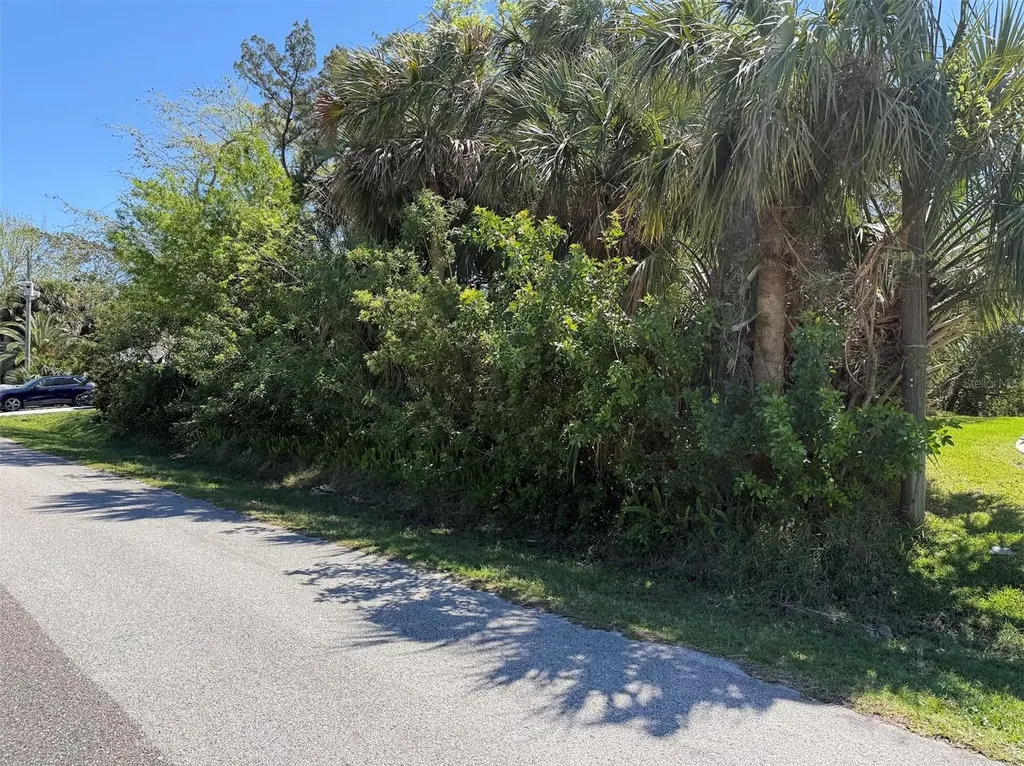 25 Cherokee Court W Palm Coast FL 32137