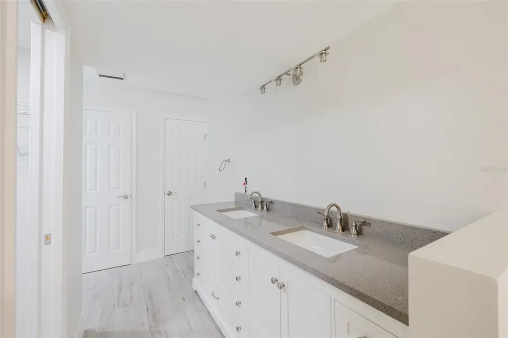 5604 Doral Drive Sarasota FL 34243