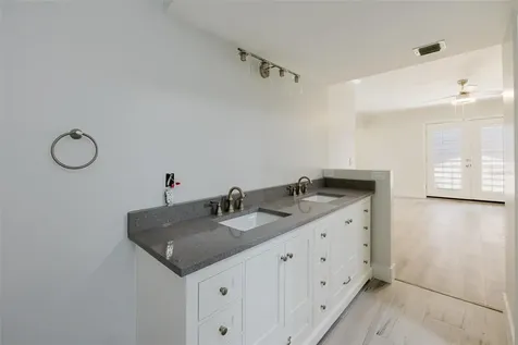 5604 Doral Drive Sarasota FL 34243