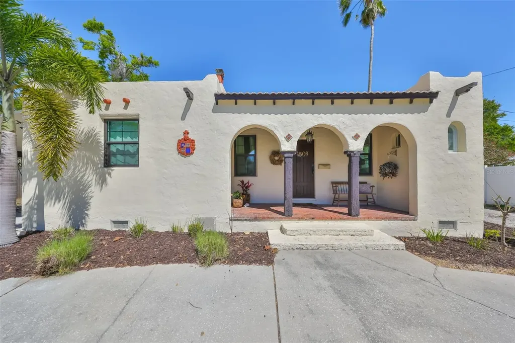 4509 10th Avenue N St Petersburg FL 33713