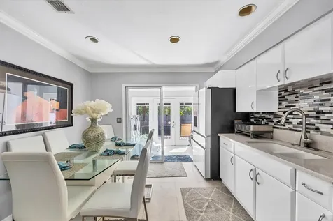 101 S Tamiami Trail S Nokomis FL 34275