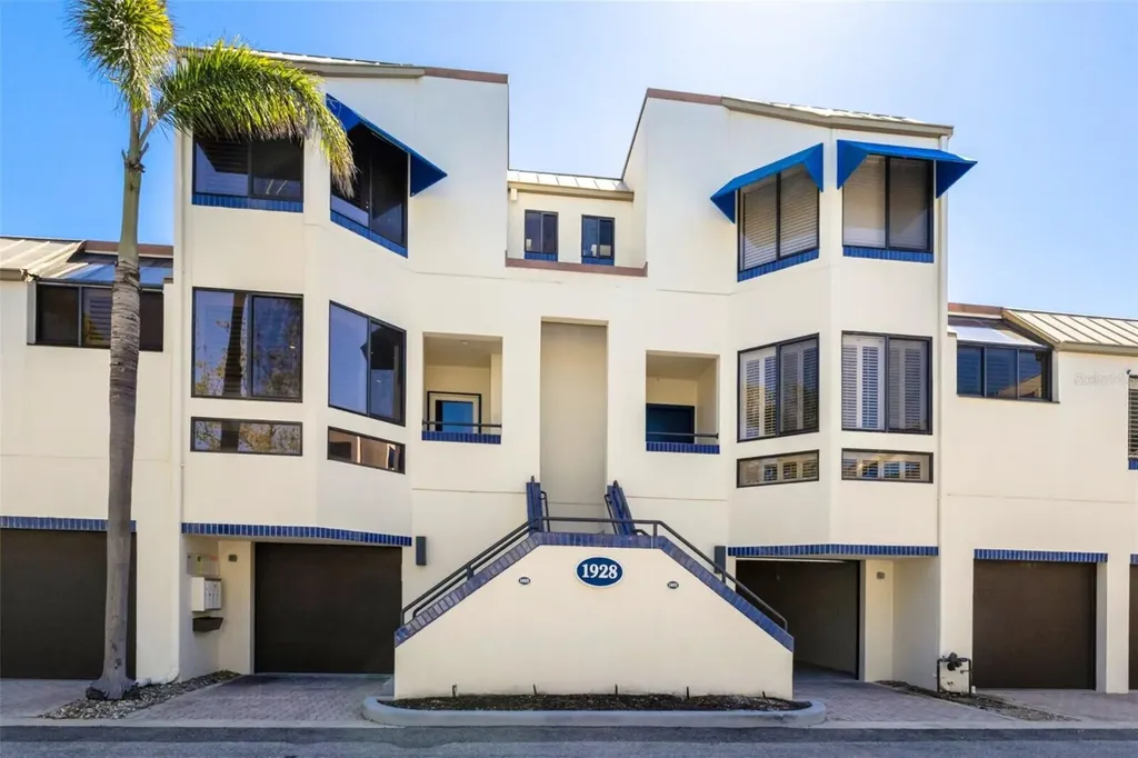 1928 Harbourside Drive Longboat Key FL 34228