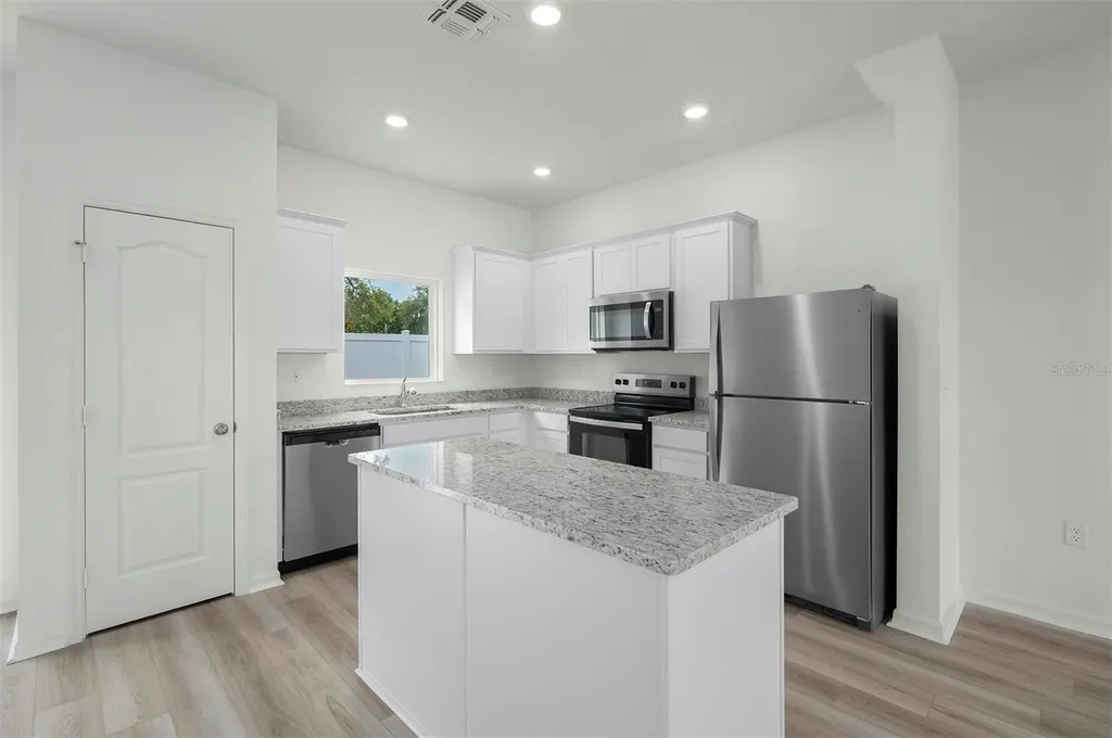 13450 Leaping Water Way Astatula FL 34705
