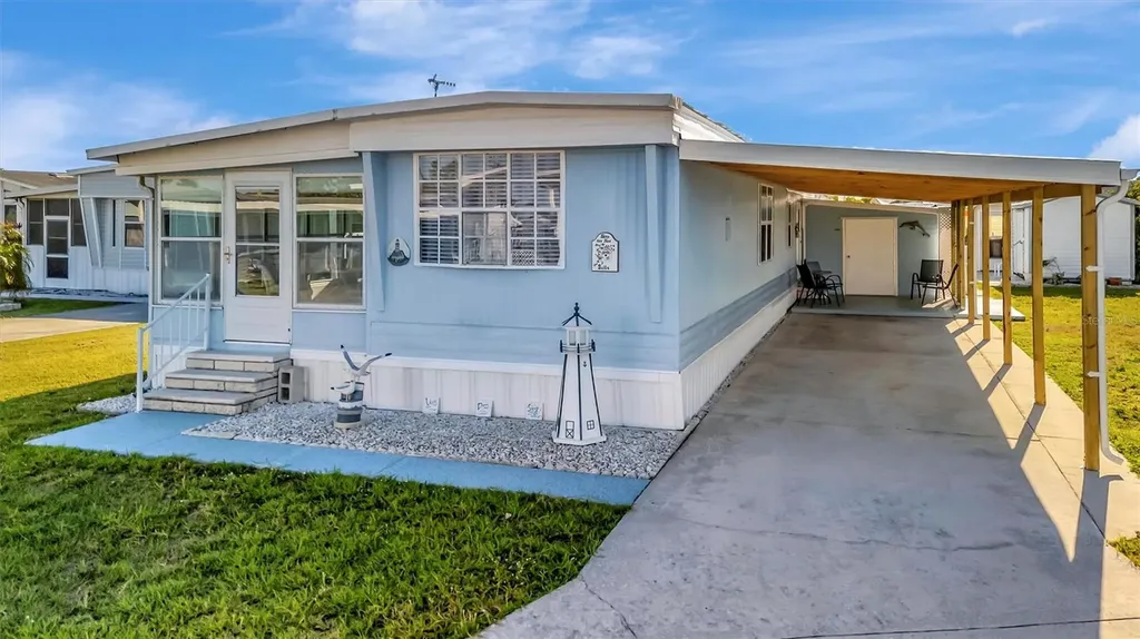 128 E Saint Johns Way Apollo Beach FL 33572