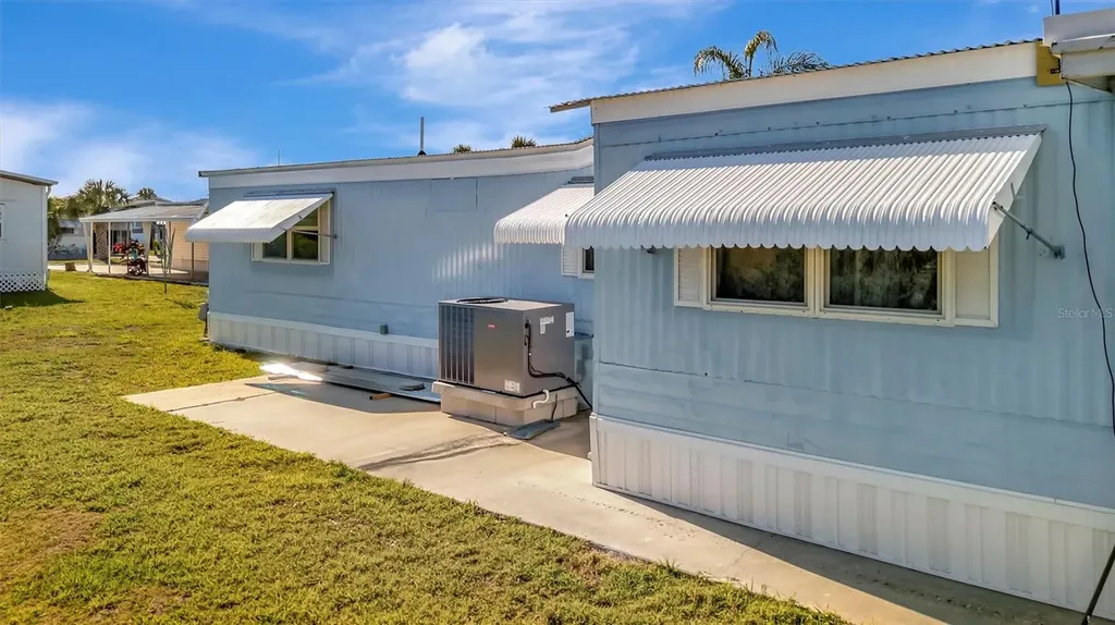 128 E Saint Johns Way Apollo Beach FL 33572