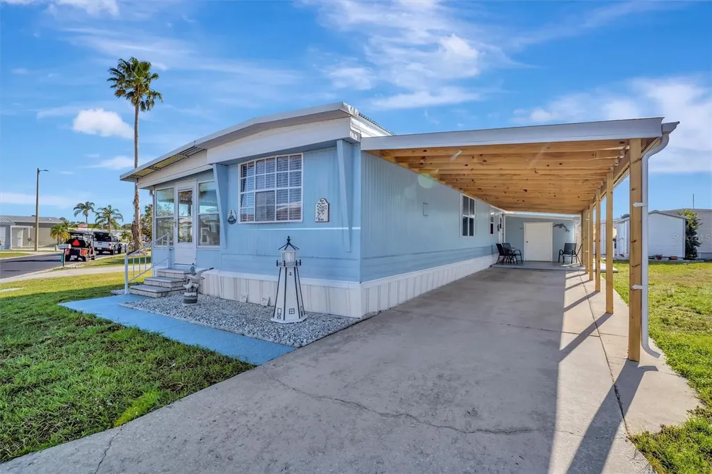 128 E Saint Johns Way Apollo Beach FL 33572