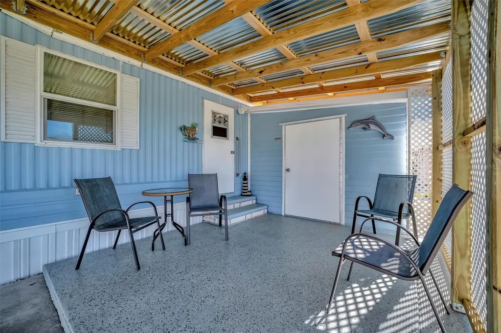 128 E Saint Johns Way Apollo Beach FL 33572