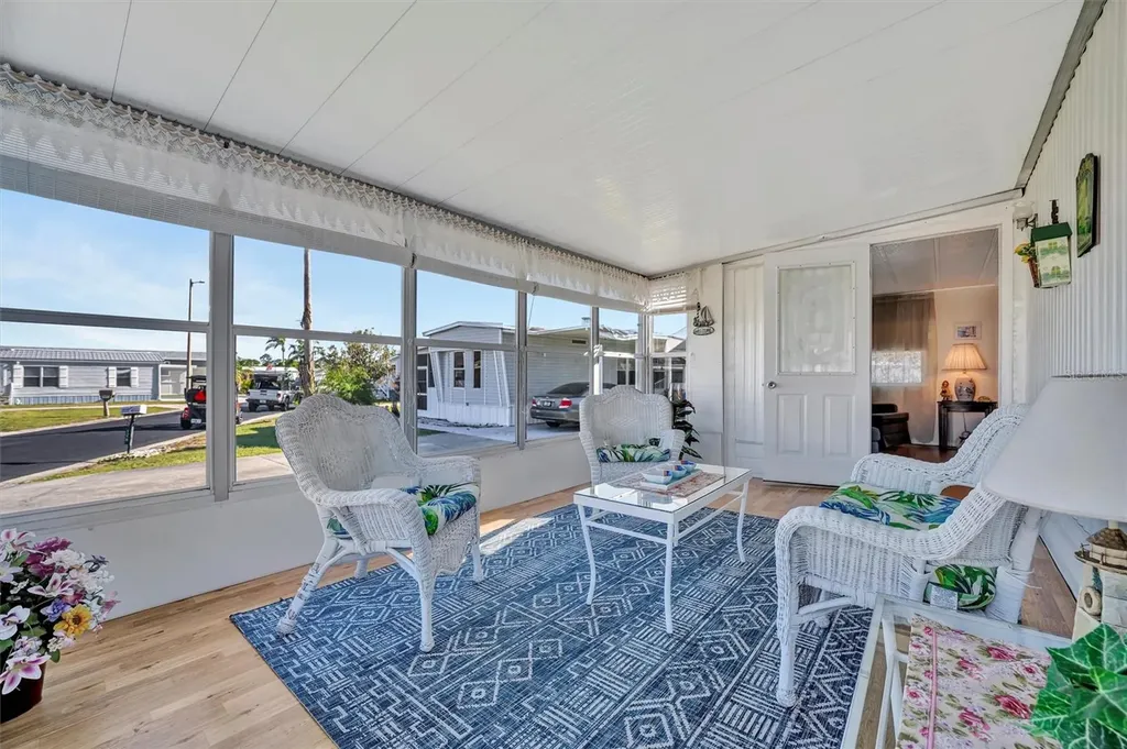 128 E Saint Johns Way Apollo Beach FL 33572