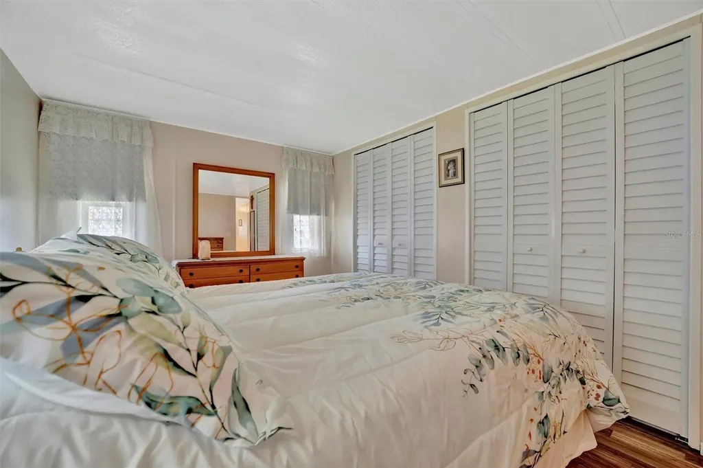 128 E Saint Johns Way Apollo Beach FL 33572