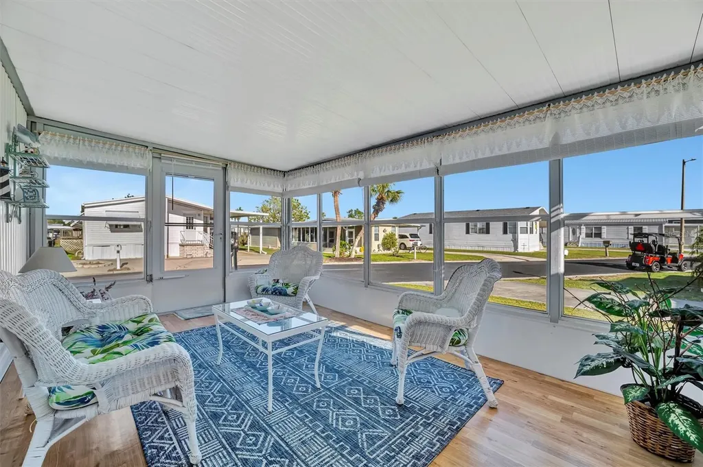 128 E Saint Johns Way Apollo Beach FL 33572