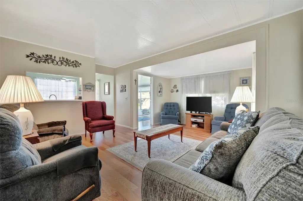 128 E Saint Johns Way Apollo Beach FL 33572