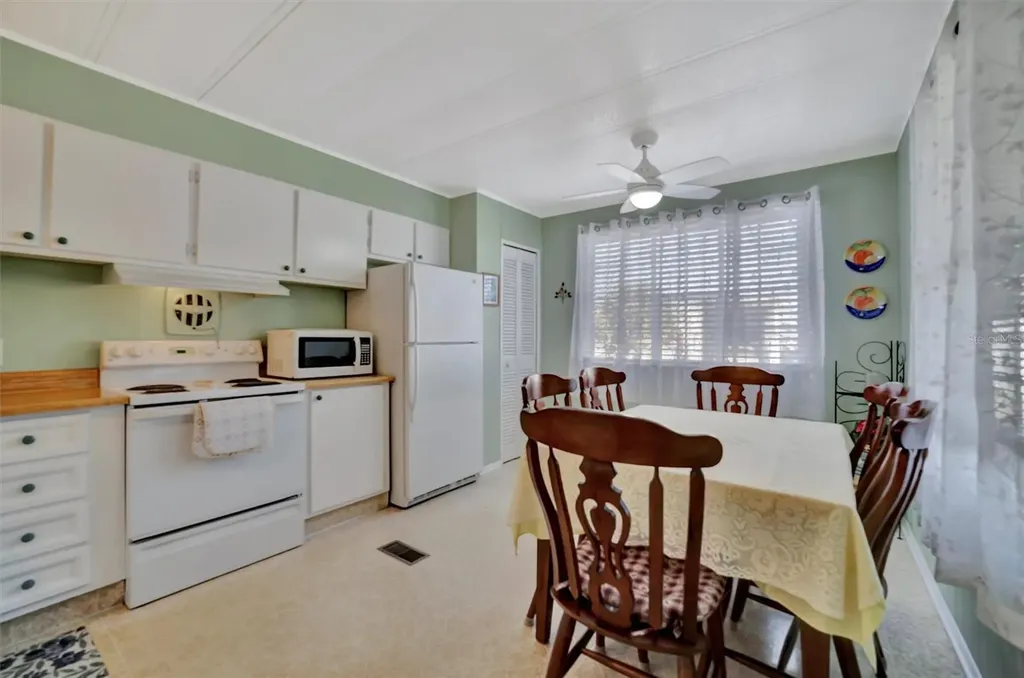 128 E Saint Johns Way Apollo Beach FL 33572