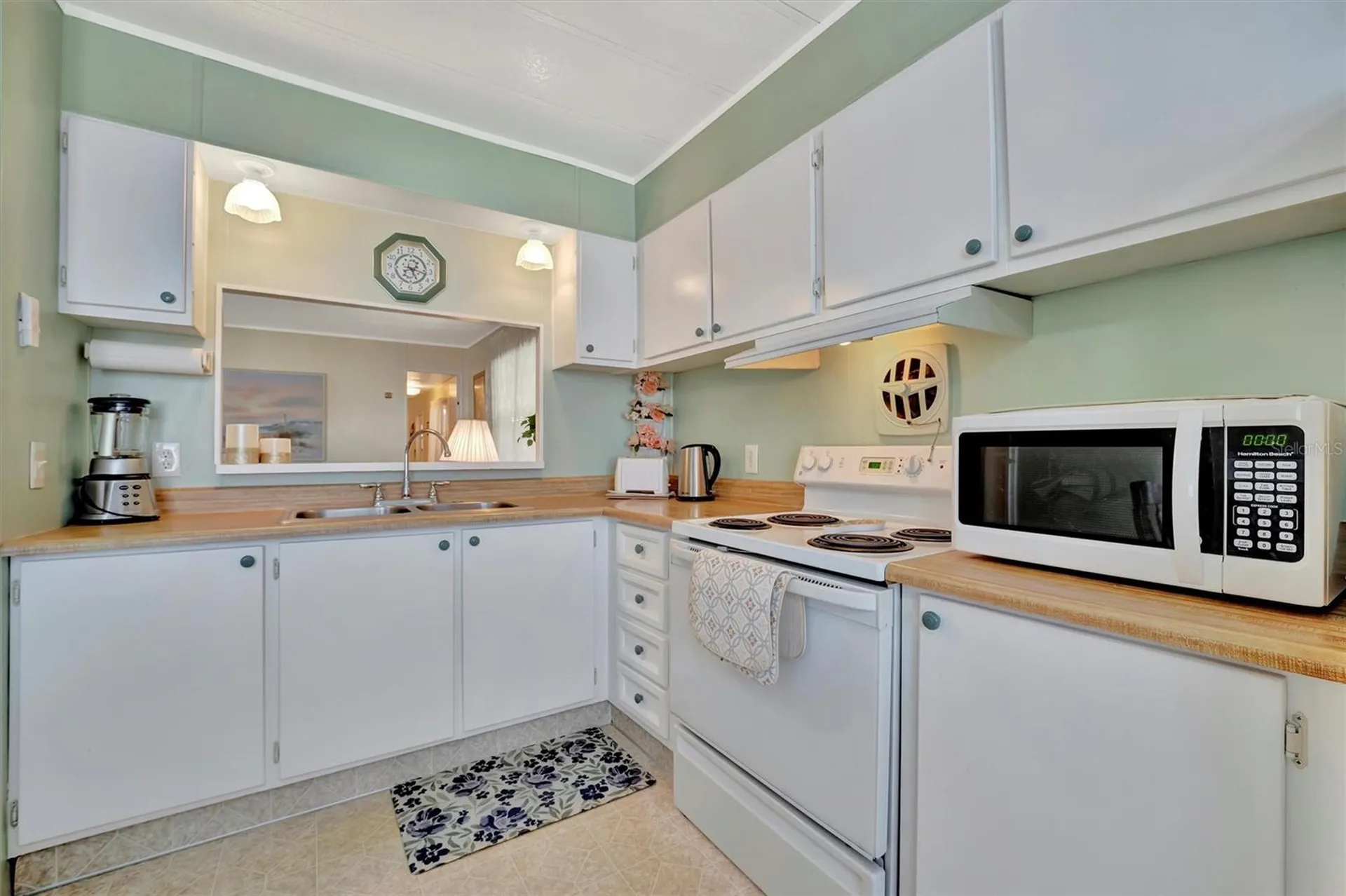 128 E Saint Johns Way Apollo Beach FL 33572