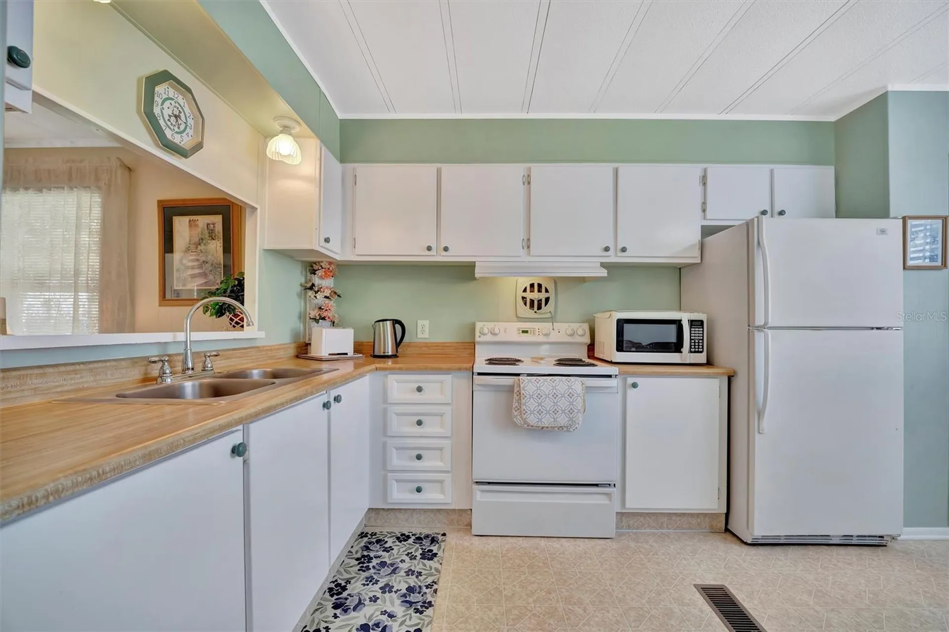 128 E Saint Johns Way Apollo Beach FL 33572