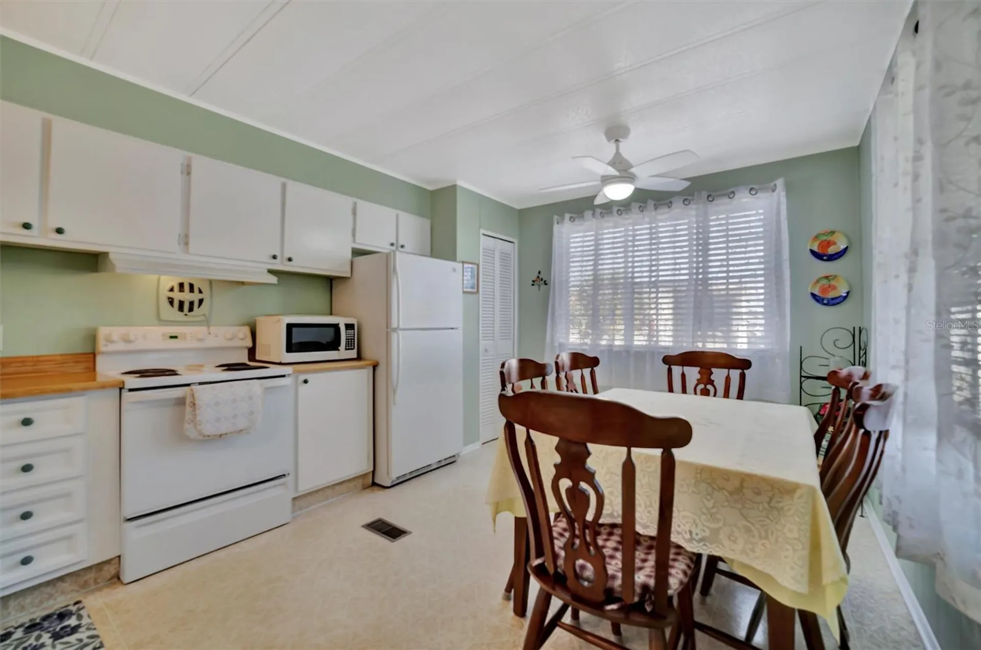 128 E Saint Johns Way Apollo Beach FL 33572