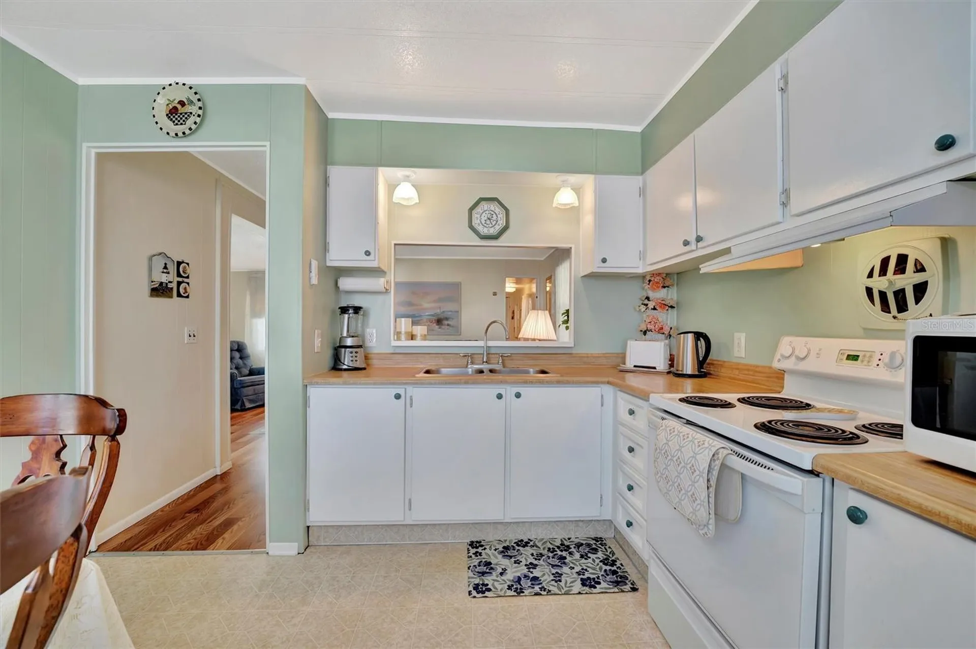 128 E Saint Johns Way Apollo Beach FL 33572