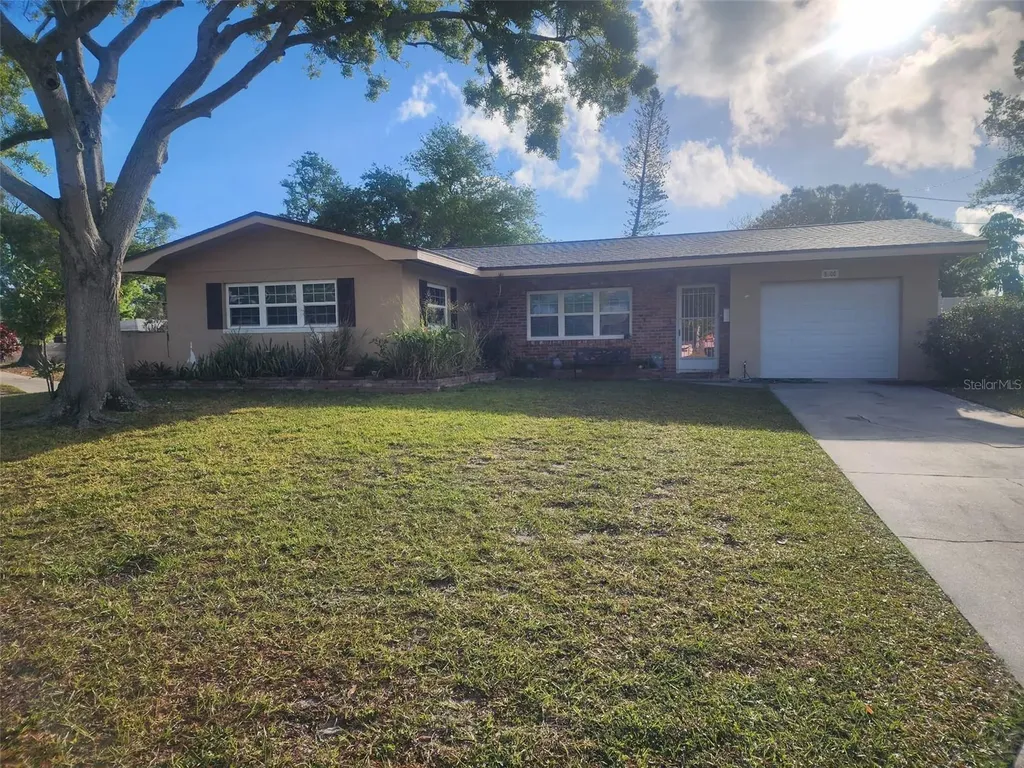 5900 6th Way S St Petersburg FL 33705