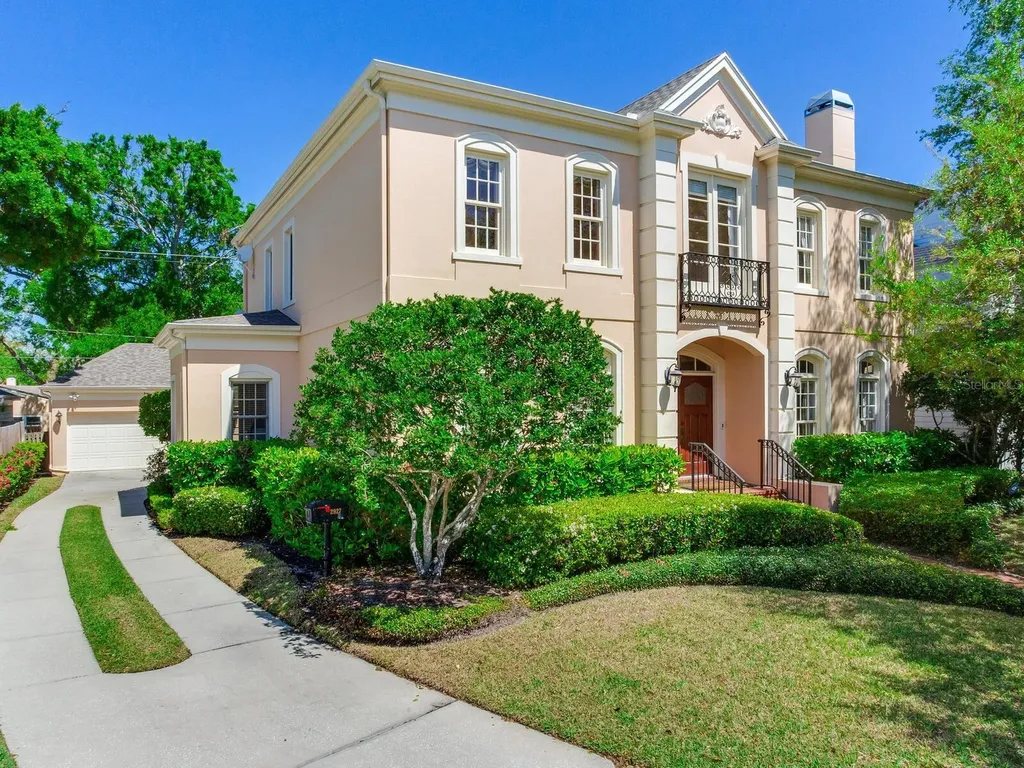 2927 W Bayshore Court Tampa FL 33611