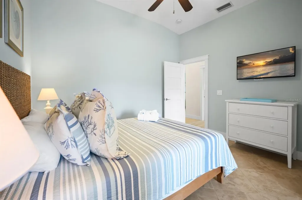 5608 Holmes Boulevard Holmes Beach FL 34217