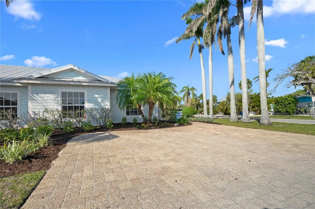 5608 Holmes Boulevard Holmes Beach FL 34217