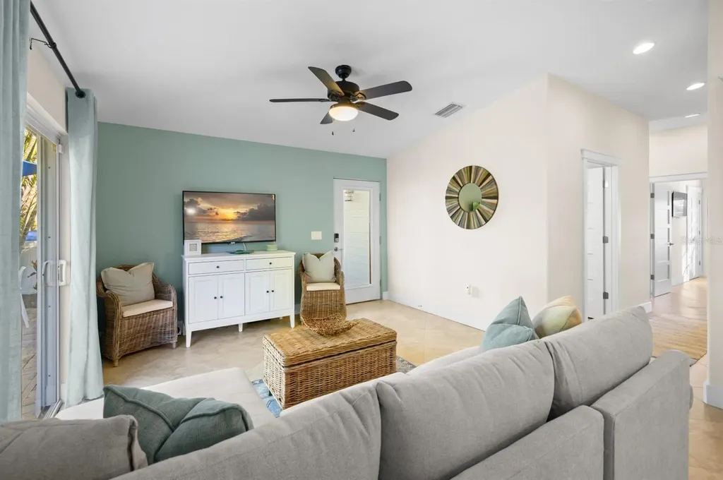 5608 Holmes Boulevard Holmes Beach FL 34217