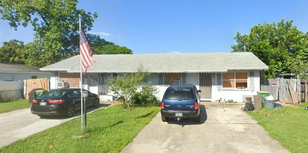 4533/4535 Boabadilla Street Naples FL 34103