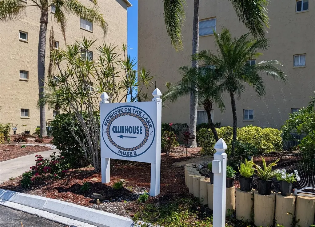 3660 Lake Bayshore Drive Bradenton FL 34205