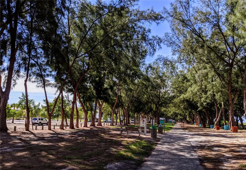 3660 Lake Bayshore Drive Bradenton FL 34205