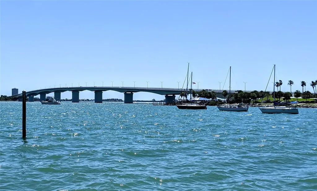 3660 Lake Bayshore Drive Bradenton FL 34205