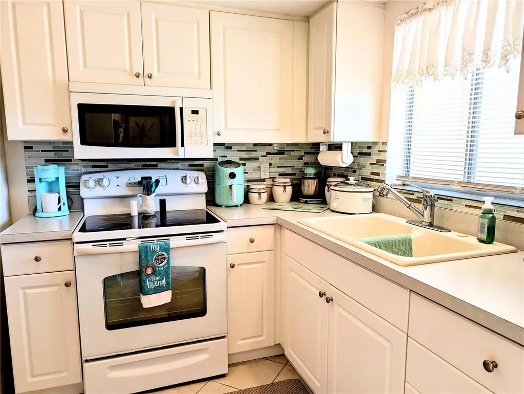 3660 Lake Bayshore Drive Bradenton FL 34205