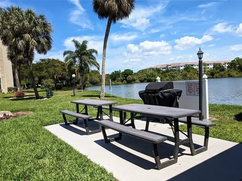 3660 Lake Bayshore Drive Bradenton FL 34205