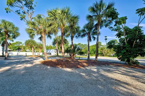 348 W Dearborn Street Englewood FL 34223