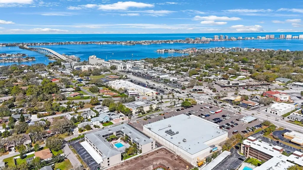 215 Valencia Boulevard Belleair Bluffs FL 33770