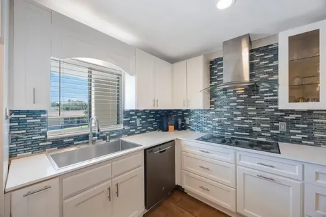 215 Valencia Boulevard Belleair Bluffs FL 33770