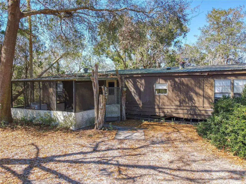 41204 Emeralda Island Road Leesburg FL 34788