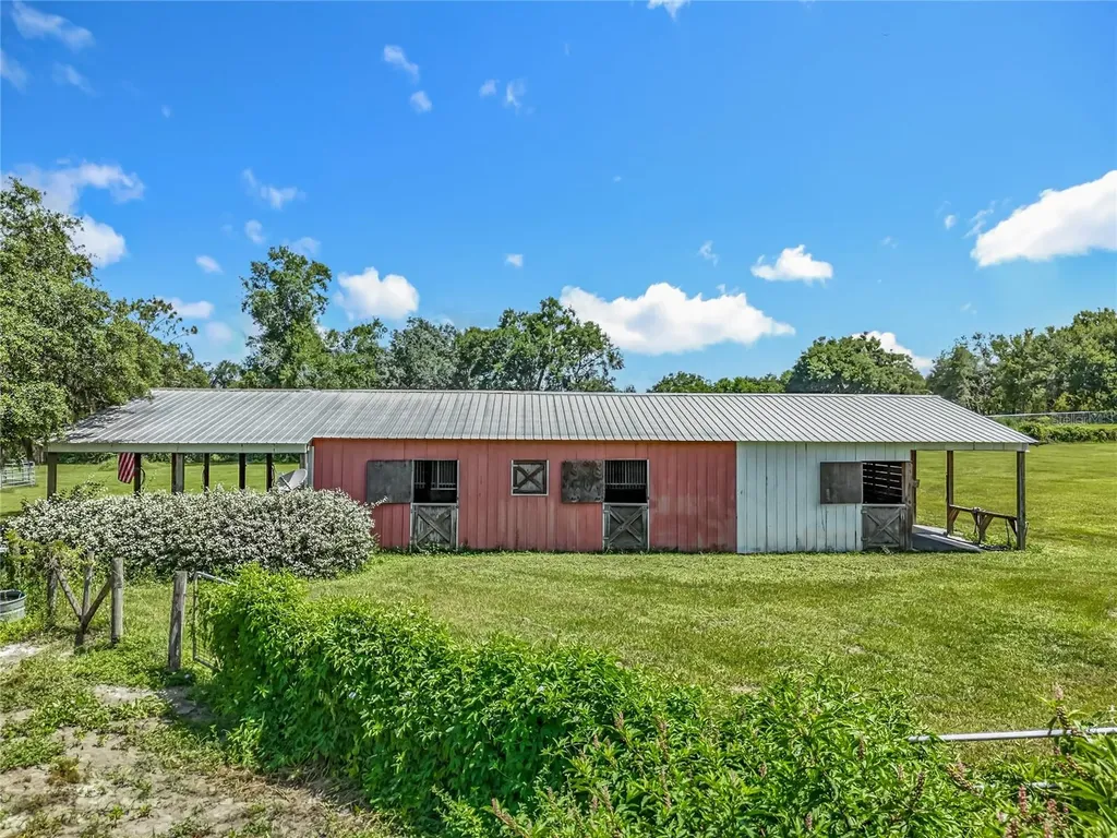 41204 Emeralda Island Road Leesburg FL 34788