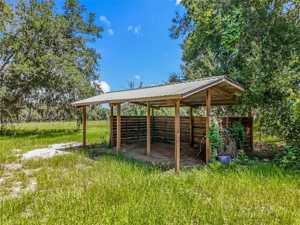 41204 Emeralda Island Road Leesburg FL 34788
