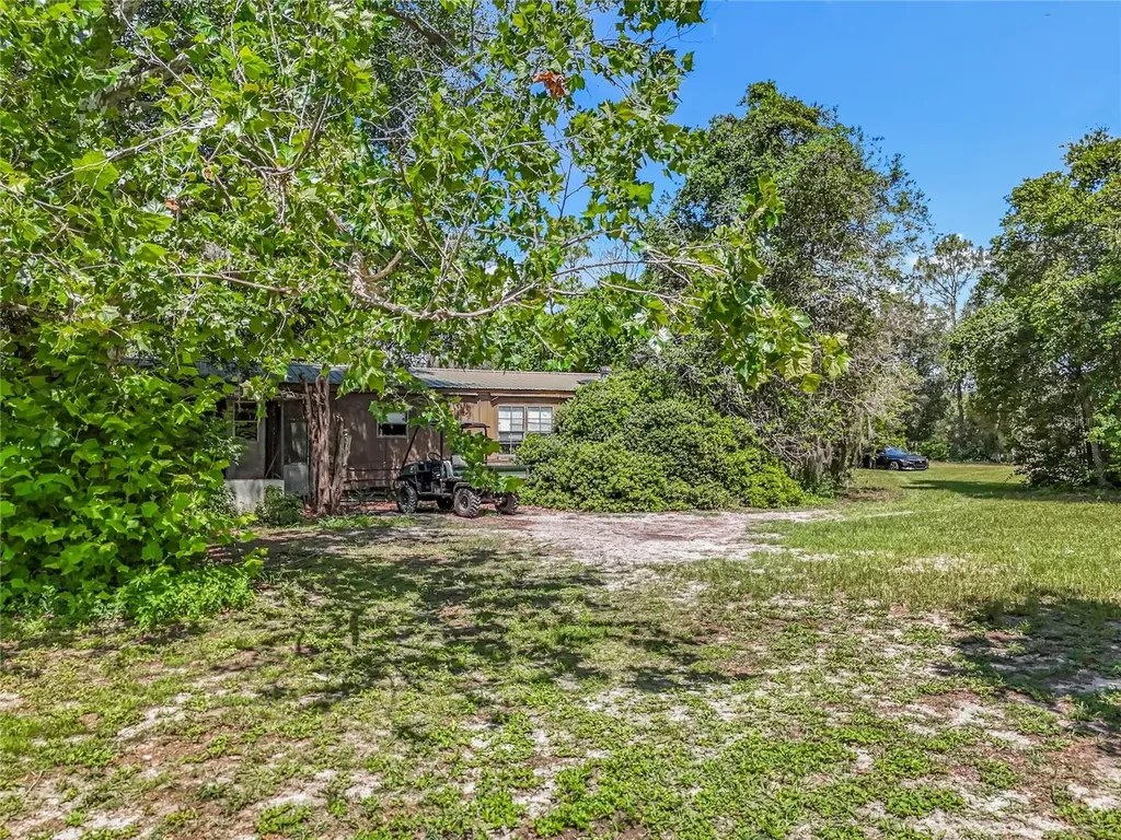 41204 Emeralda Island Road Leesburg FL 34788