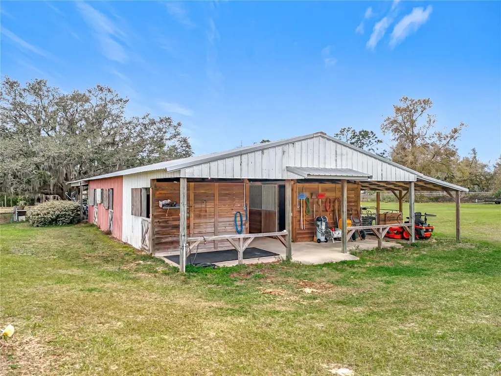41204 Emeralda Island Road Leesburg FL 34788