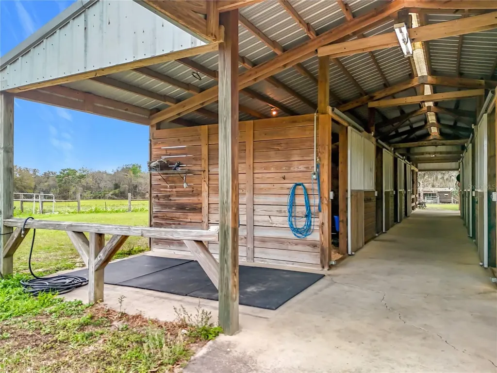 41204 Emeralda Island Road Leesburg FL 34788