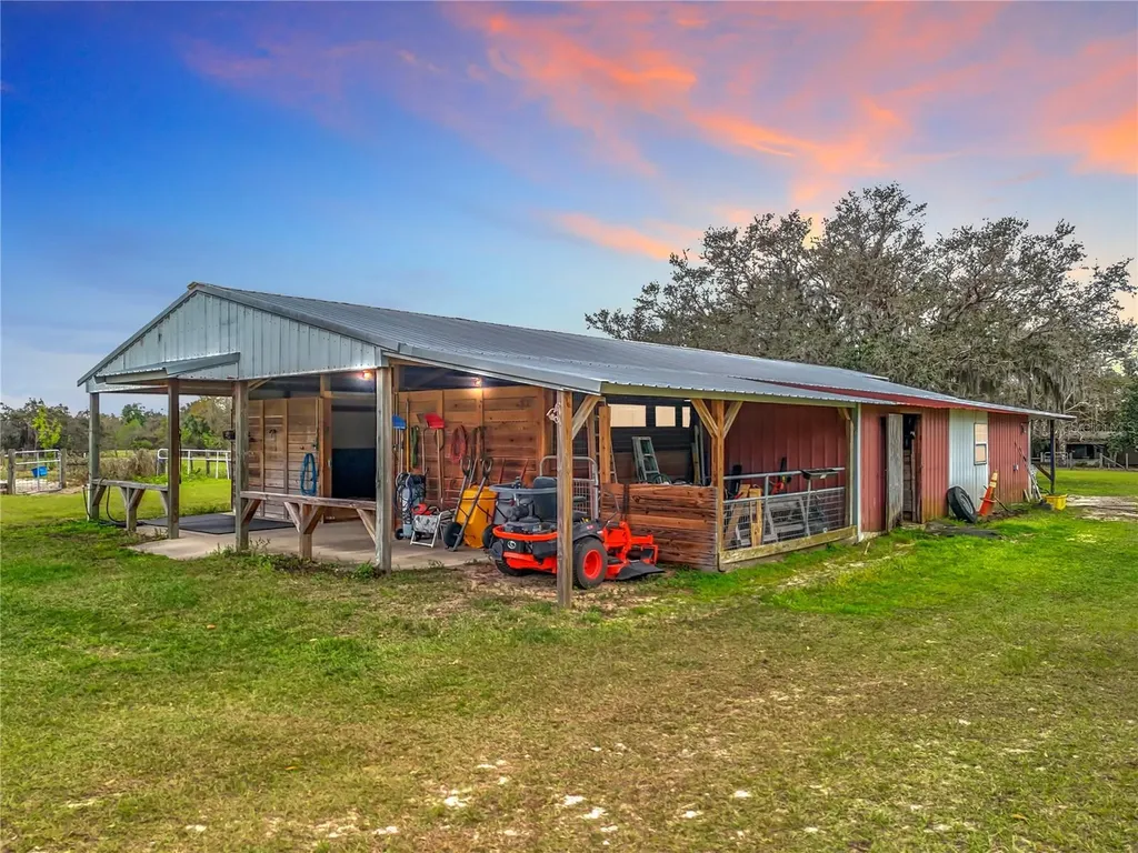 41204 Emeralda Island Road Leesburg FL 34788