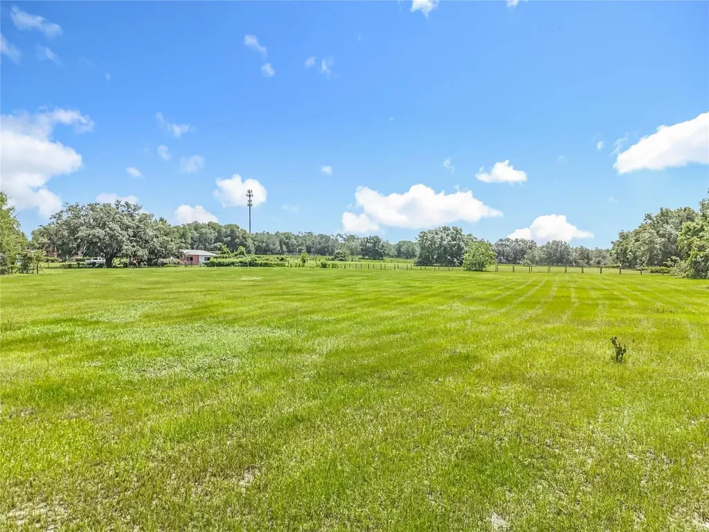 41204 Emeralda Island Road Leesburg FL 34788