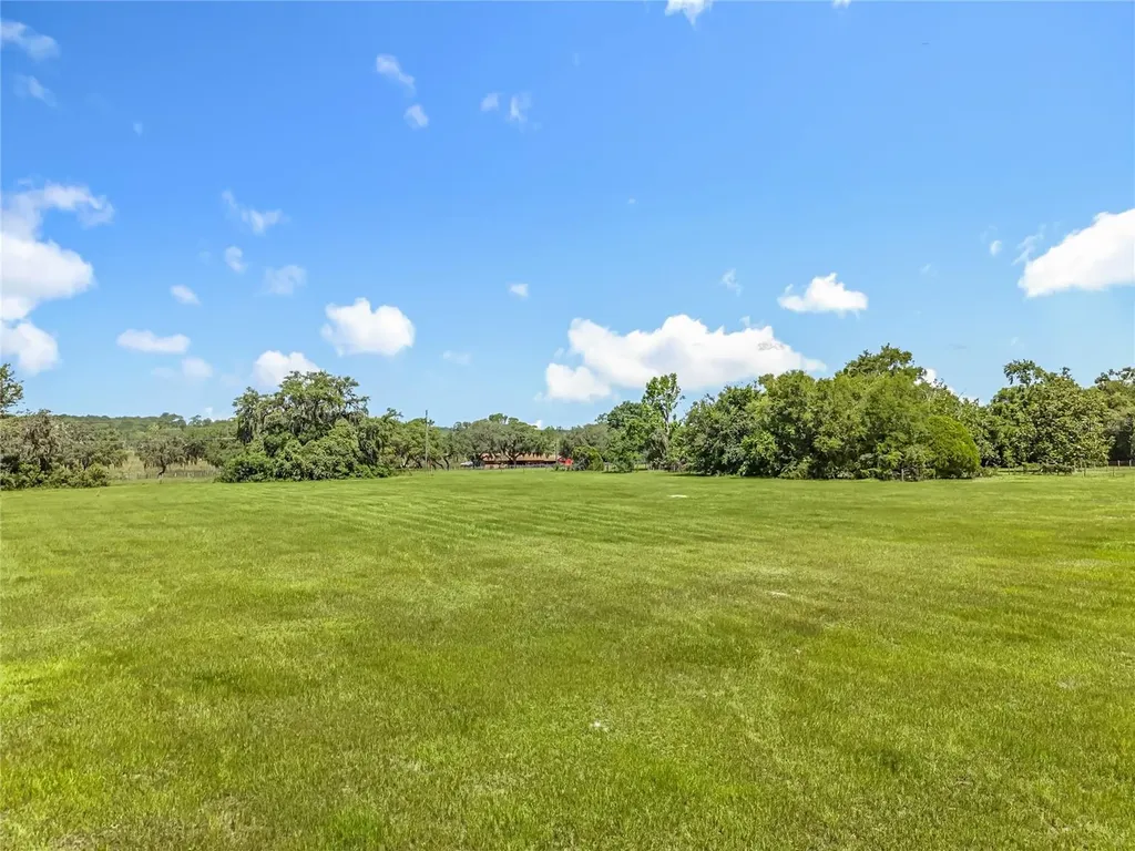 41204 Emeralda Island Road Leesburg FL 34788