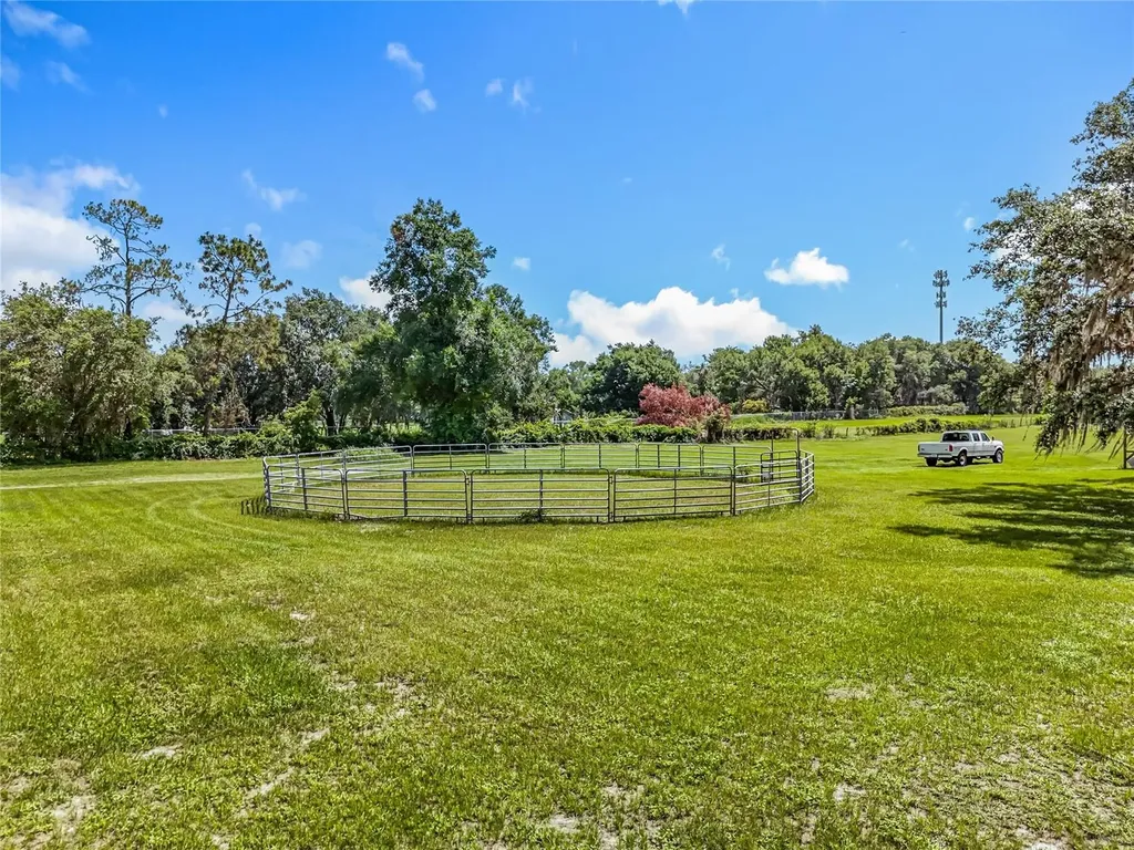 41204 Emeralda Island Road Leesburg FL 34788